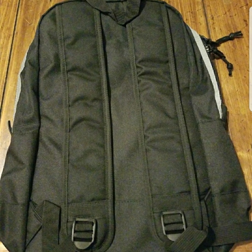 Reflective Lightweight backpack - Picture 2 of 3